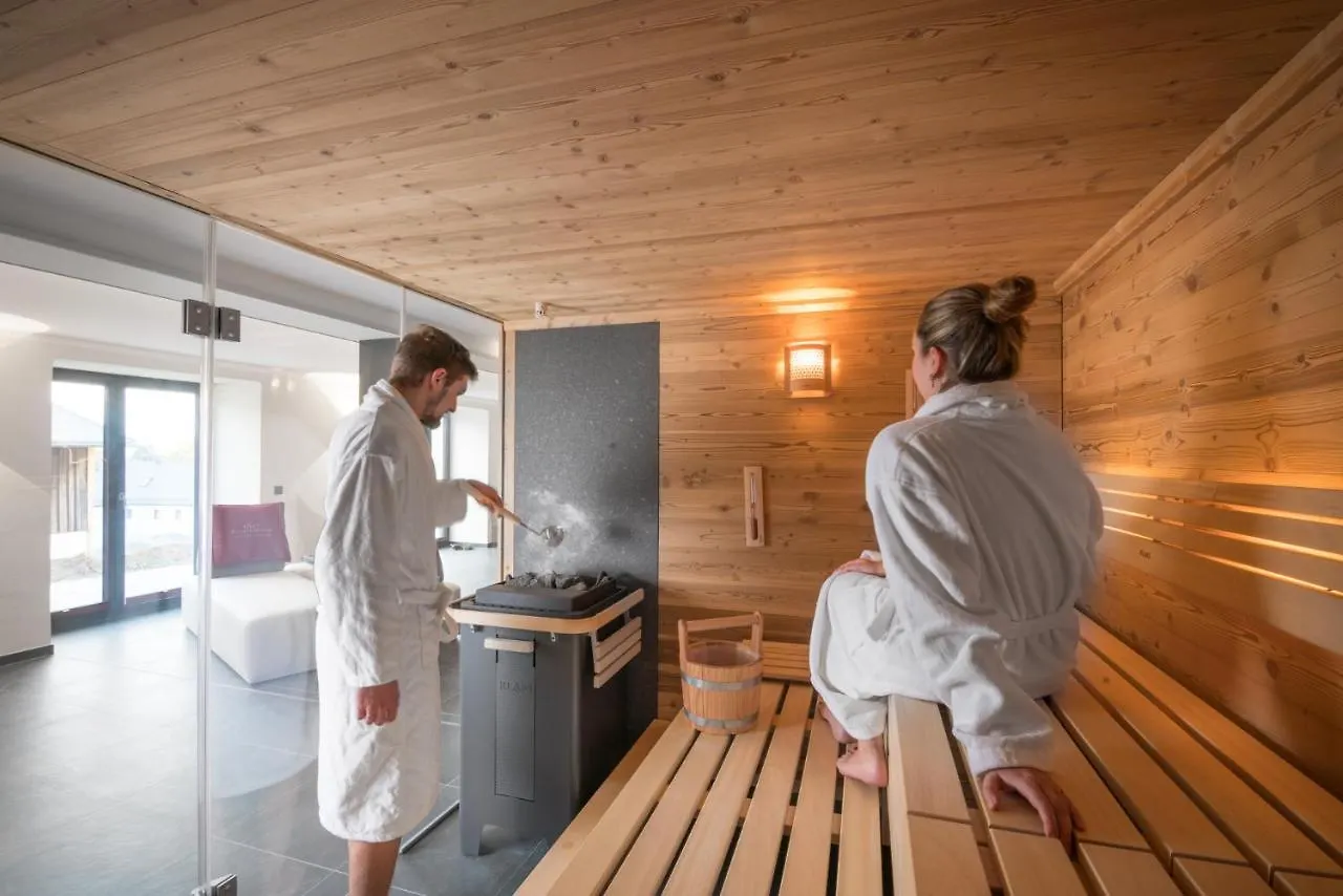Chalet-Ferienwohnung Aehrenglueck, 70 Qm, Wellness/Fitness/Sauna - Bergroedelhof Feilitzsch