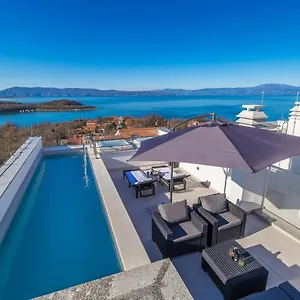 Solis Lacus Penthouse Apartment Njivice
